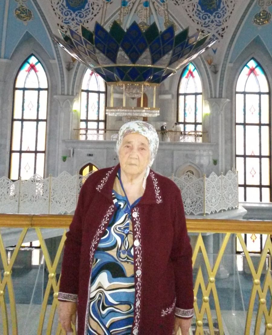 Дорогую и любимую жену, маму, эбекэй Клару Исламовну Ахметову, проживающую в деревне Байларово, поздравляем с 80-летием! 