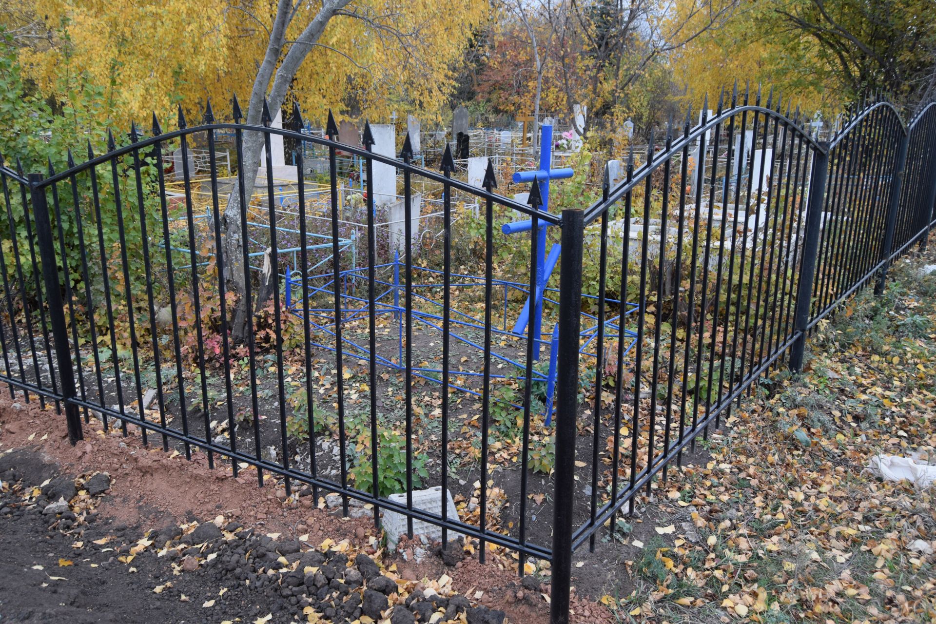 В Уруссу подходят к завершению работы по благоустройству кладбища