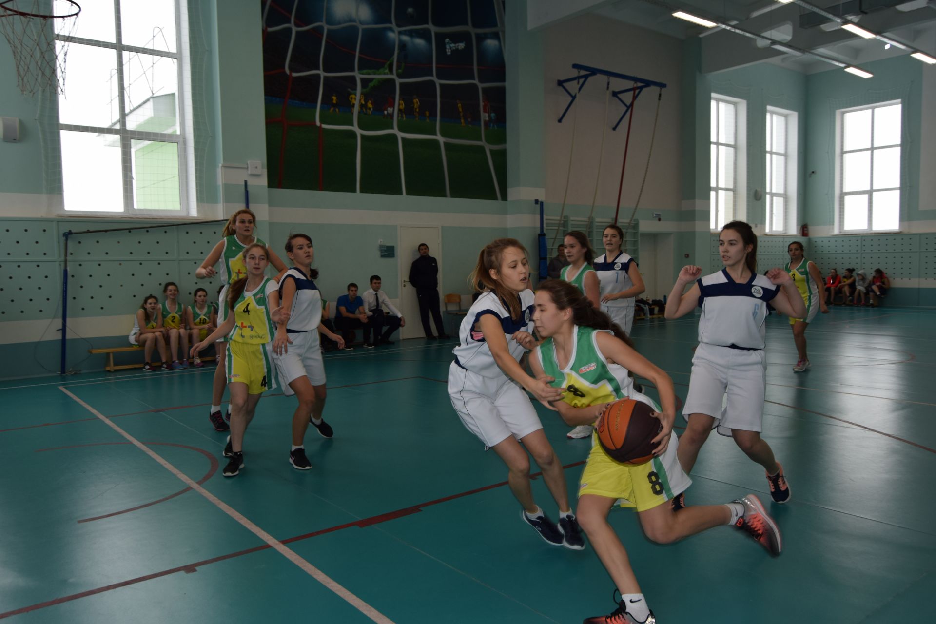 Фоторепортаж с зонального этапа школьной баскетбольной лиги "КЭС -Баскет" в Уруссу