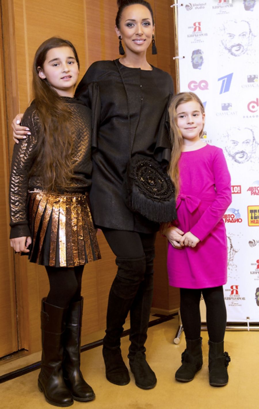 Певица Алсу с дочками