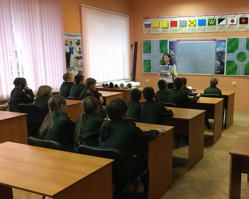 В Татарстане курсанты кадетской школы отправились на экскурсию в отделение ГИБДД