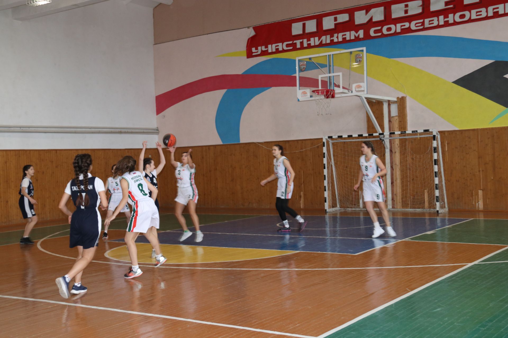 Сегодня на базе СШ Олимп состоялся муниципальный этап чемпионата ШБЛ КЭС-БАСКЕТ среди команд девушек.