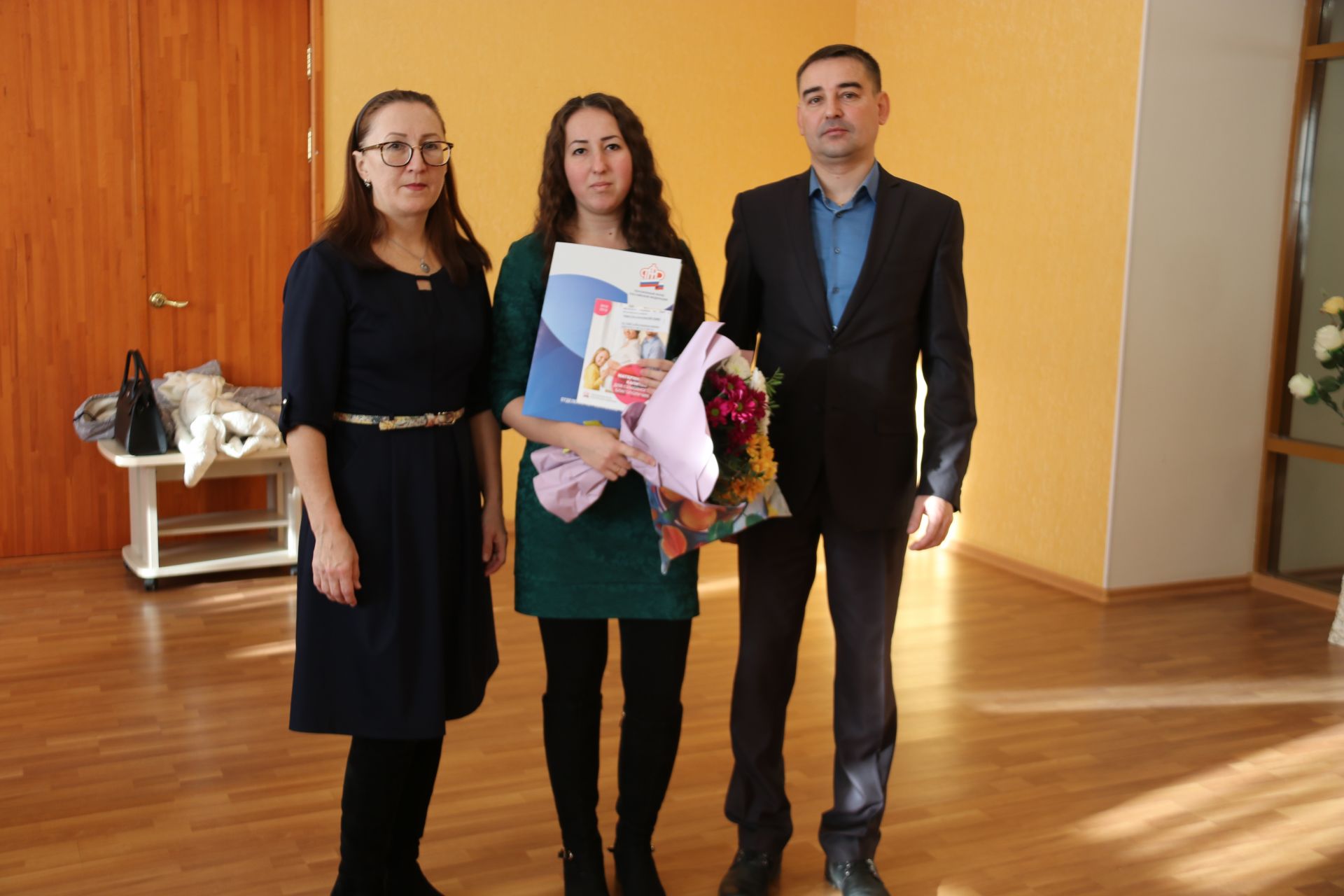 В Ютазинском районе торжественно вручили сертификаты материнского капитала