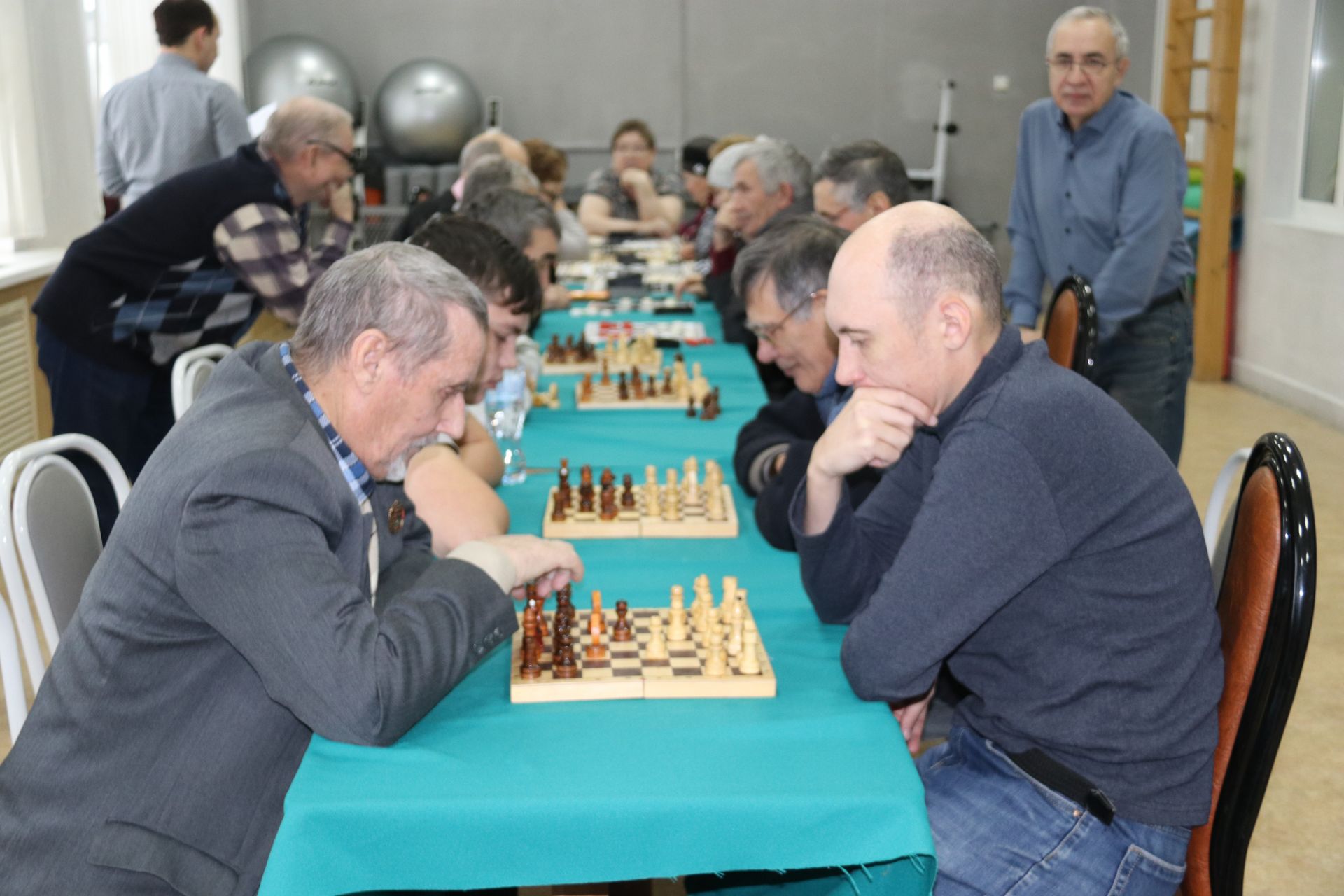 Ютазинские пенсионеры за шахматным столом