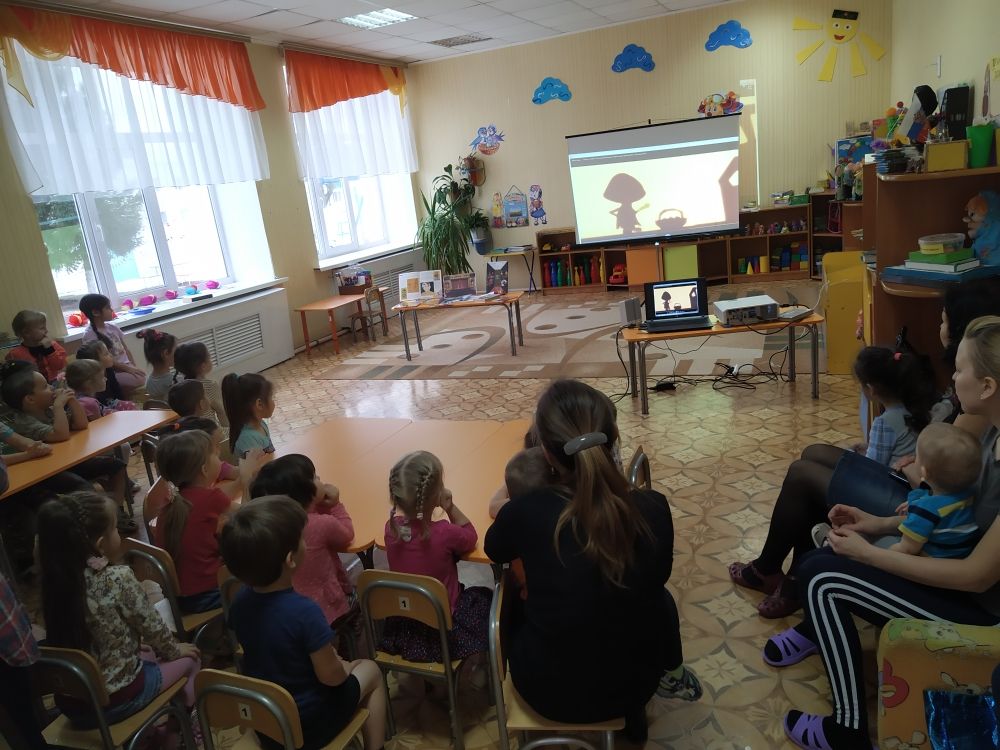 В рамках всероссийской недели «Театр и дети», а также в рамках года театра работники Центральной детской библиотеки провели мероприятие для детей