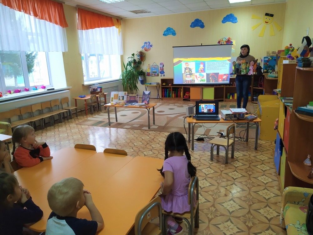 В рамках всероссийской недели «Театр и дети», а также в рамках года театра работники Центральной детской библиотеки провели мероприятие для детей