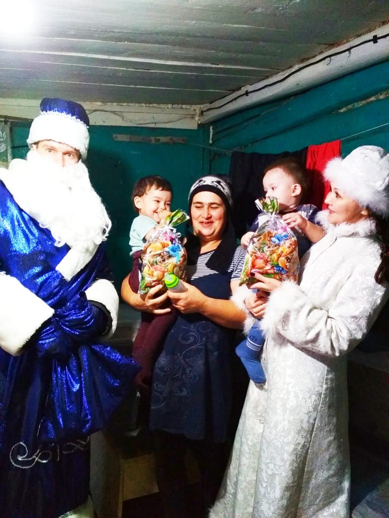Подарки детям Ютазинского района от стражей порядка