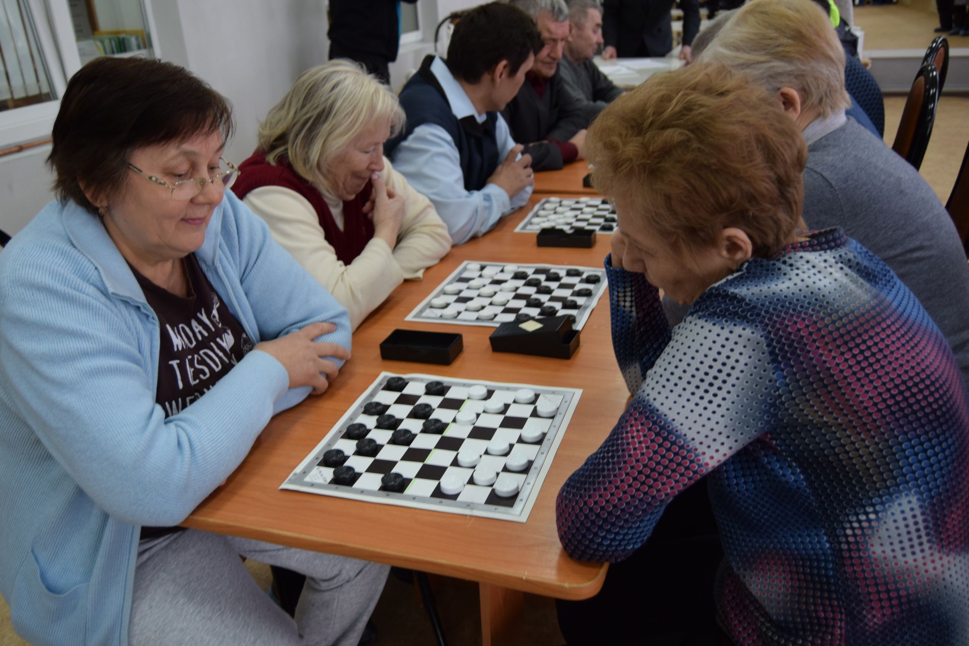Шахматные баталии среди пенсионеров района.
