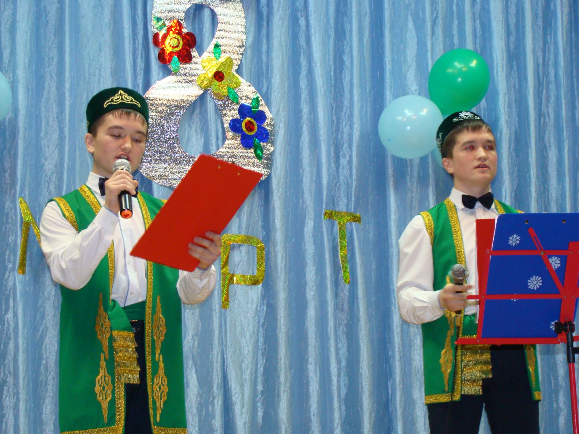 Староуруссинские выпускники выступили с концертом