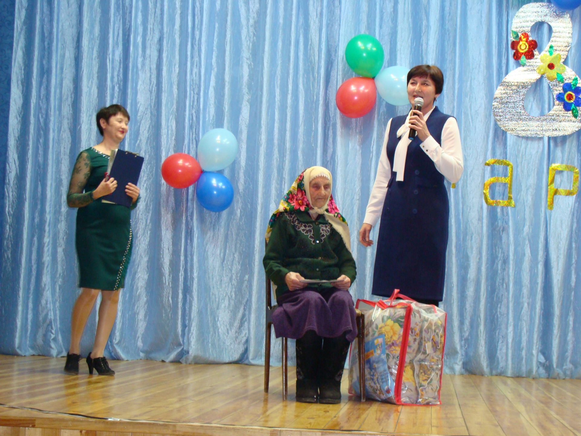 Староуруссинцы поздравили с 90-летием односельчанку Фархинур-ханум Валиеву