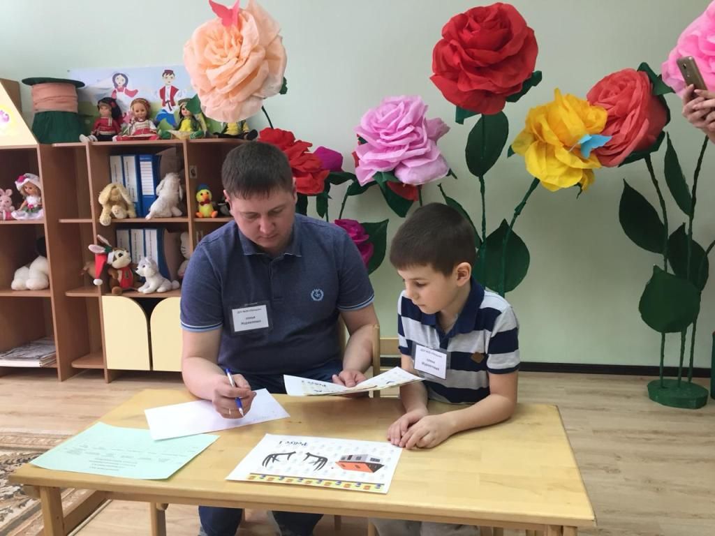 Сотрудники Госавтоинспекции Татарстана совместно с инициативной группой «Совет отцов» провели конкурс «С папой безопасно!»