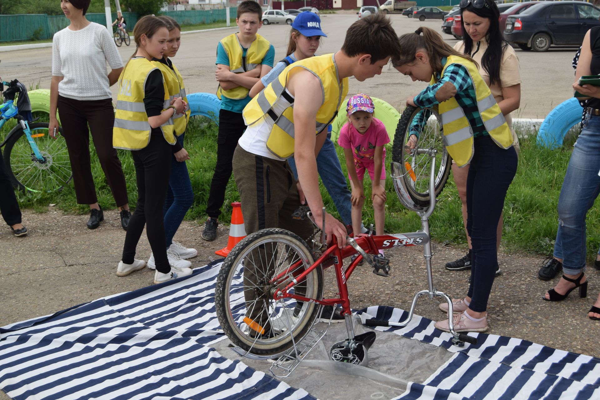 ​ 28 мая на картодроме п.г.т.Уруссу прошел 2 этап муниципального конкурса "Безопасное колесо" - "Велостарты - зеленый свет".​