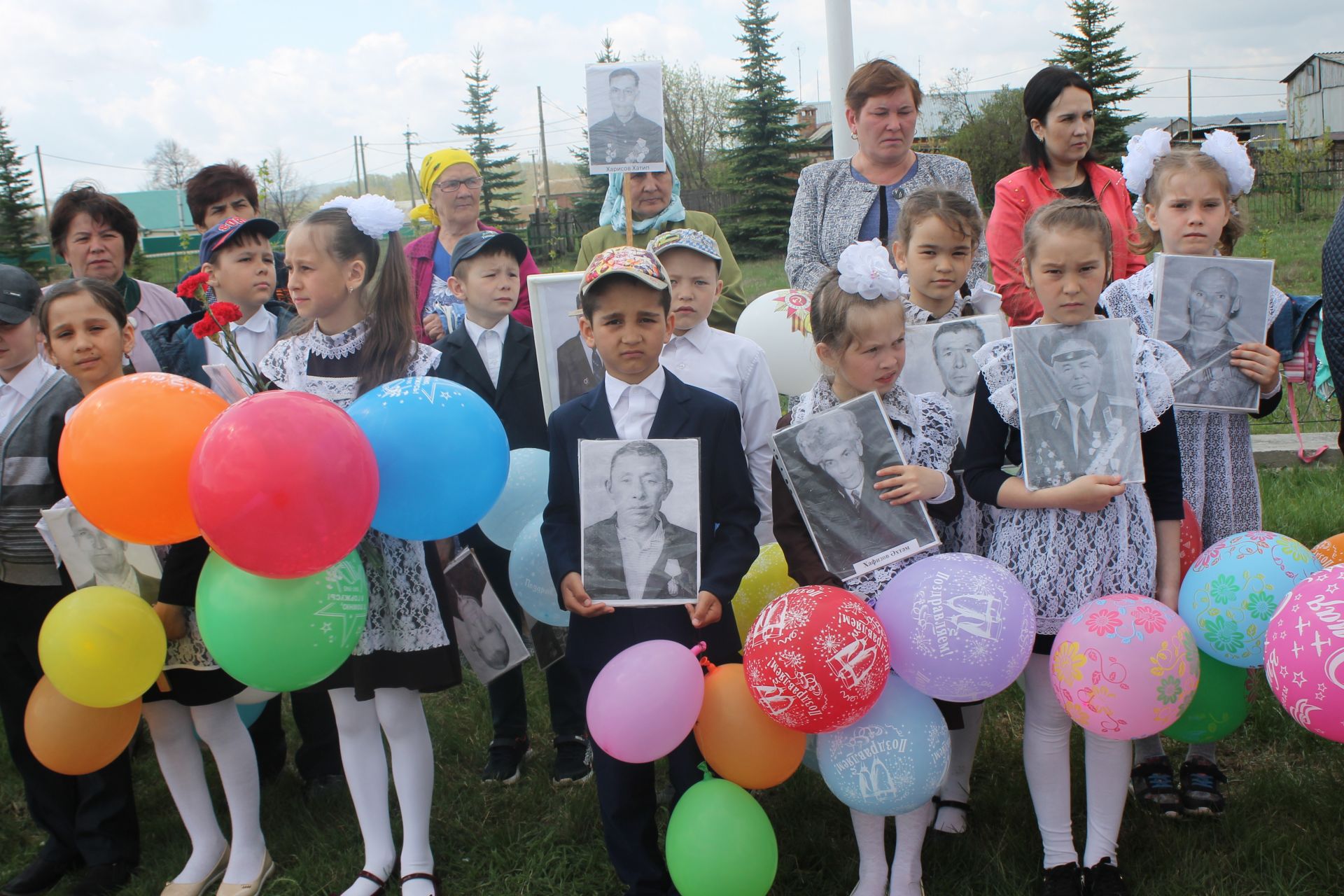 Сегодня жители села Байряка и многочисленные гости торжественно отметили 74-летие Великой Победы.