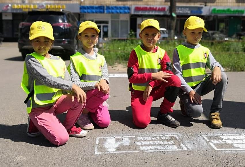 ЮИДовцы Татарстана нанесли предупреждающие надписи «Возьми ребёнка за руку» перед пешеходными переходами