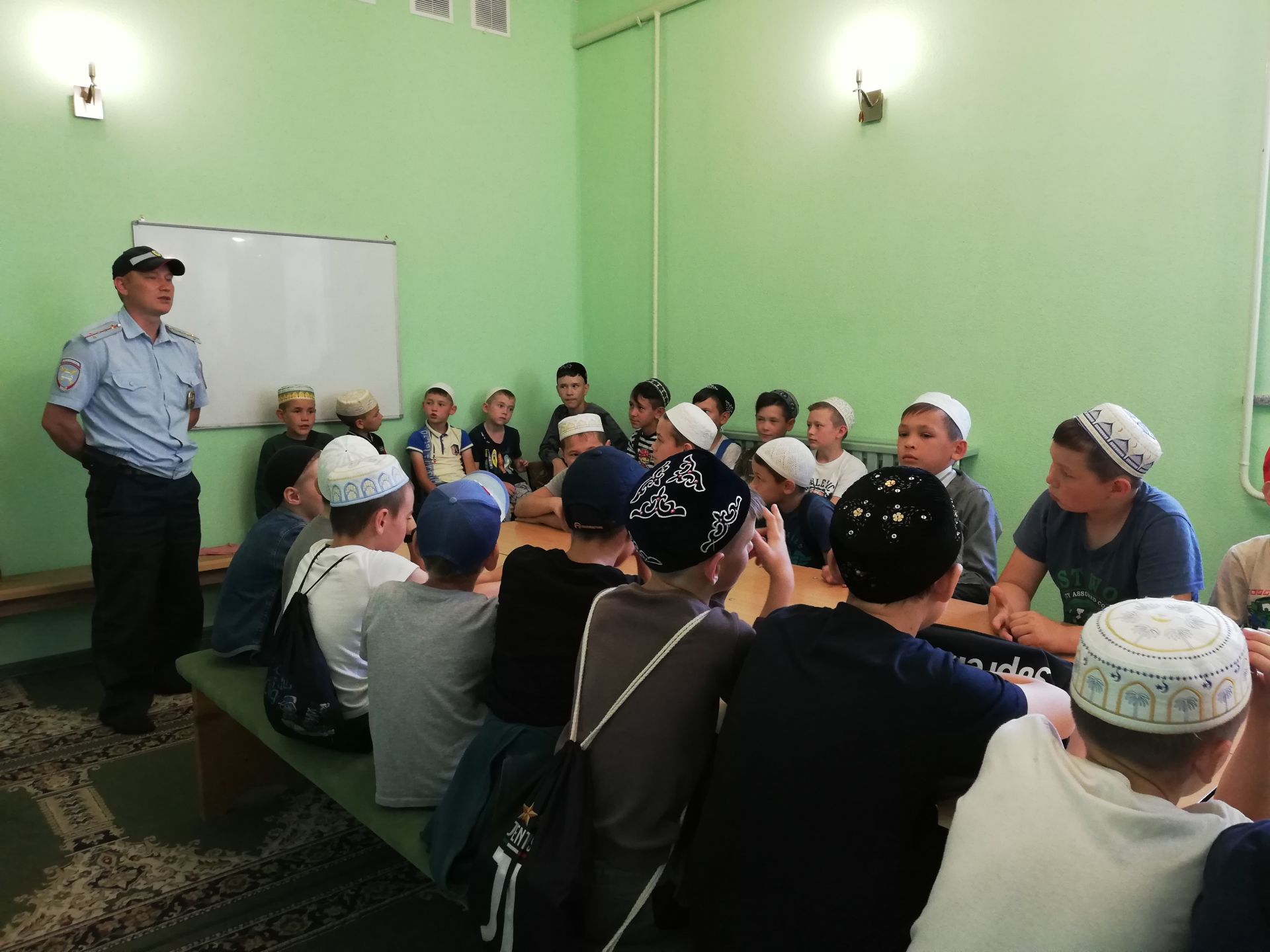 В Татарстане в духовно-оздоровительном центре при мечети провели познавательное занятие по правилам безопасного поведения на дороге