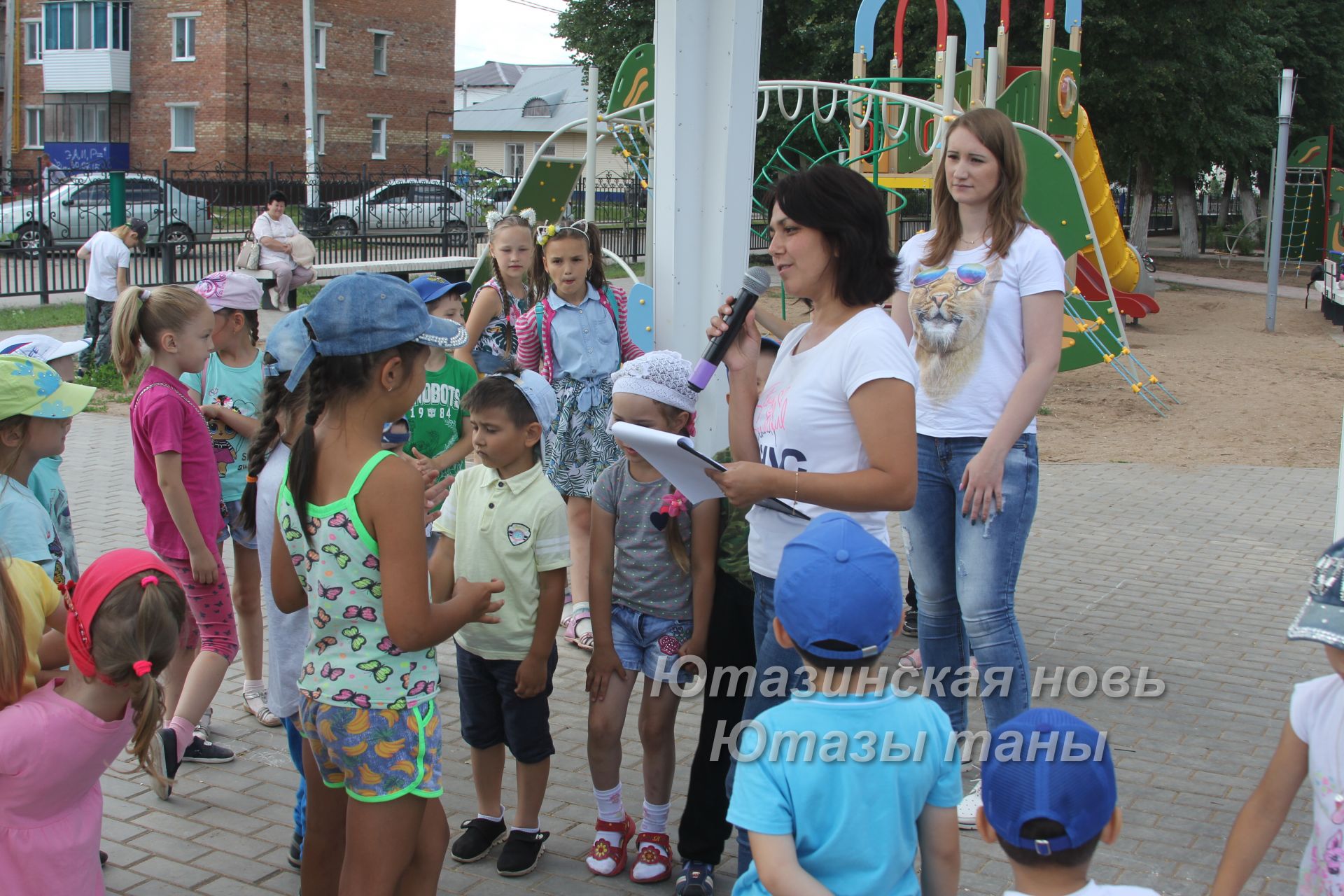 3 июля в Семейном парке прошла конкурсно-игровая программа «Танцы, песни, дружба - вот, что детям нужно!»