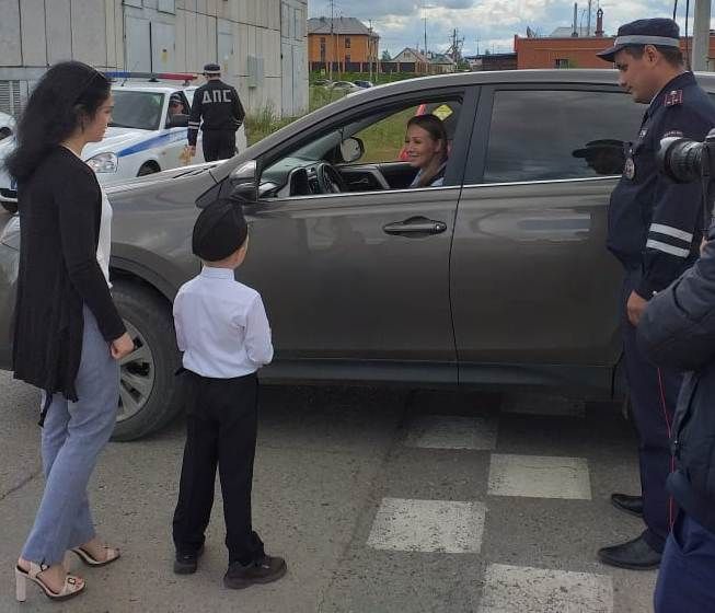 В Татарстане дети провели ликбез для водителей и призвали перевозить маленьких пассажиров в детских автокреслах