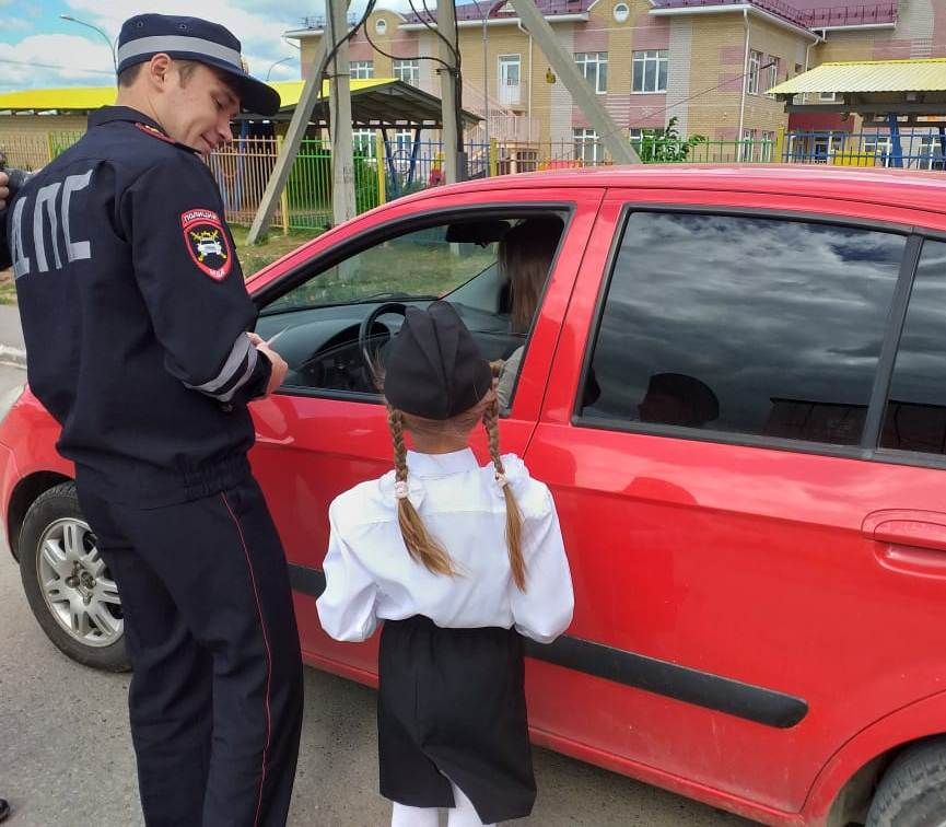 В Татарстане дети провели ликбез для водителей и призвали перевозить маленьких пассажиров в детских автокреслах