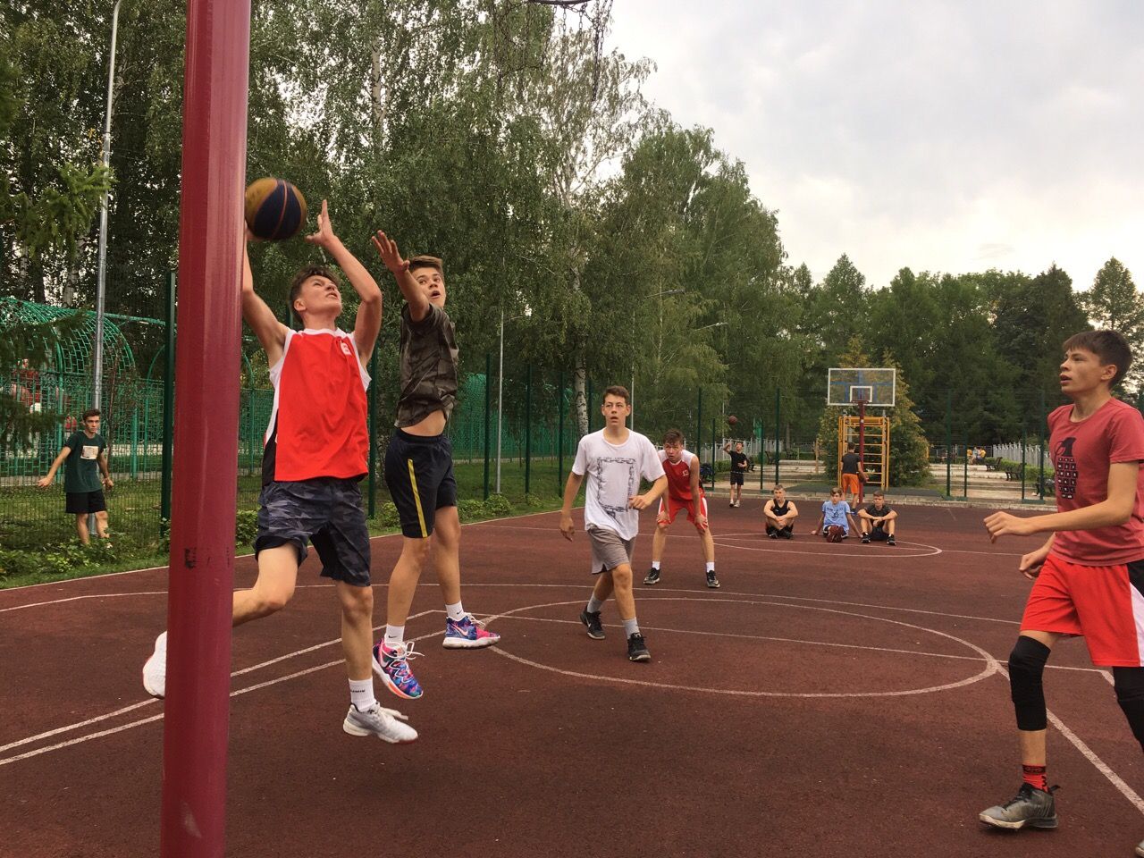 17 августа в г.Альметьевск состоялся 4 тур Чемпионата Альметьевской стритбольной лиги.