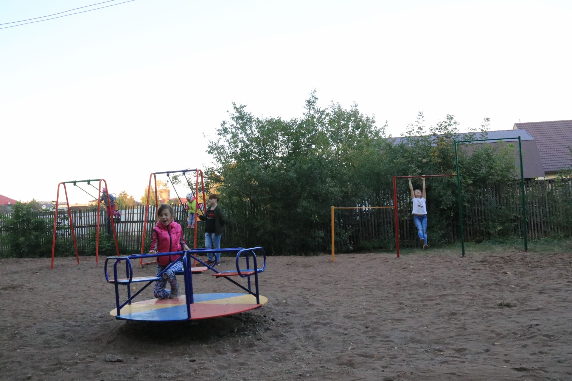 Во дворах поселка Уруссу – новые игровые площадки