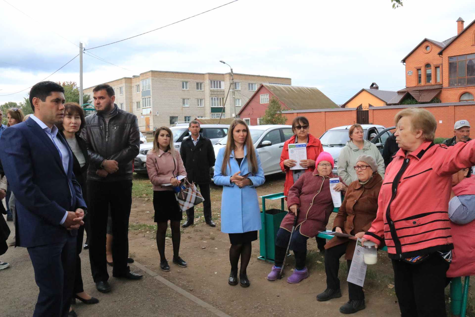Ирек Салихов встретился с коммунальщиками и жителями поселка