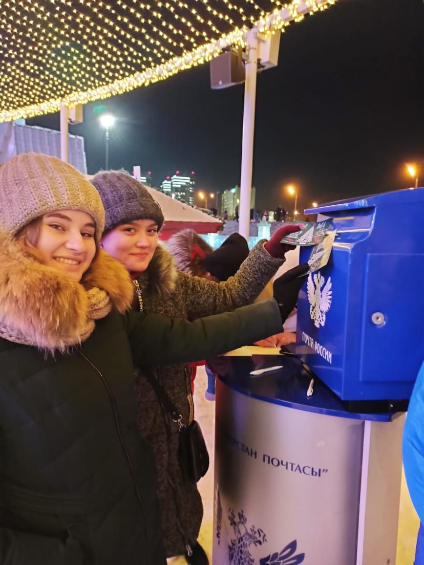 Почта России бесплатно доставила более 500 новогодних поздравлений c фестиваля КышДаКар-фест