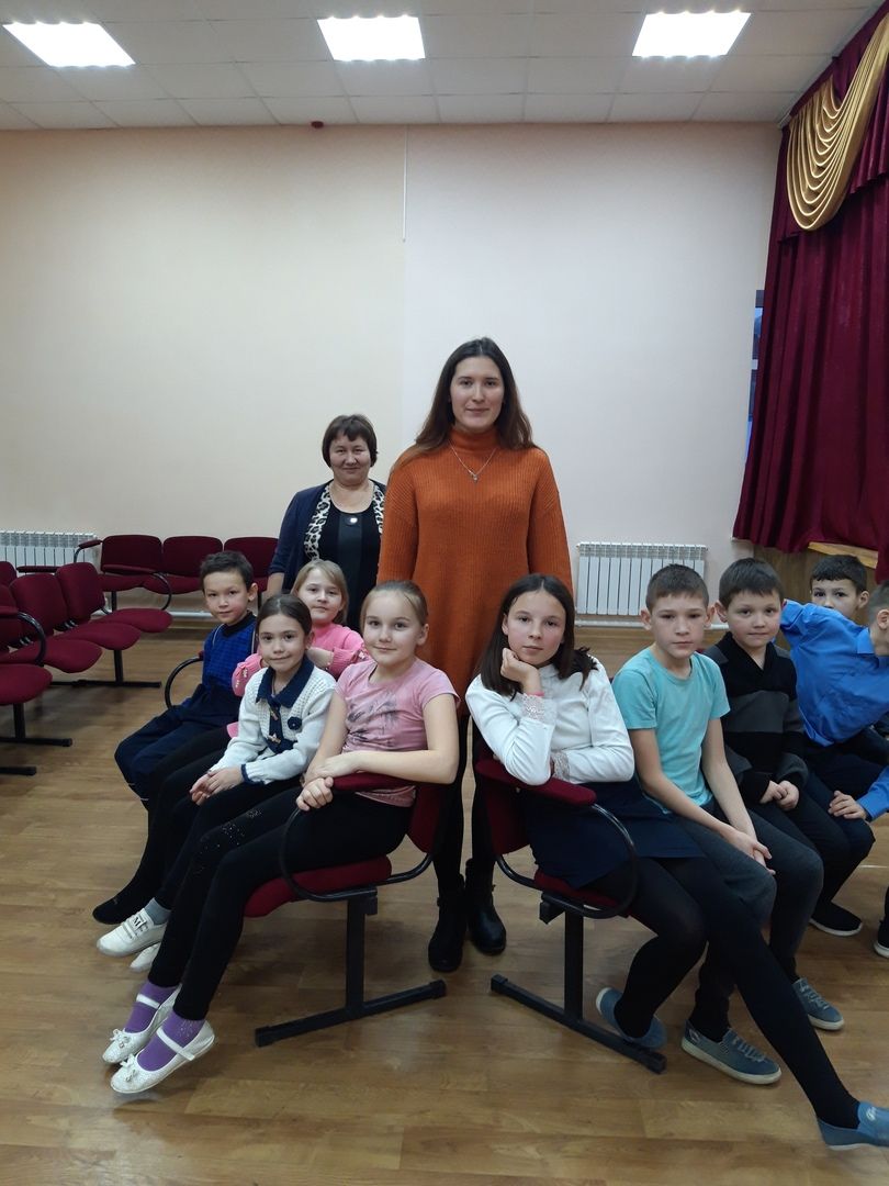 25 января работники культуры Подгорновского СДК на «Татьянин День» на встречу со школьниками пригласили студентку БГУ Мугинову Ралину.