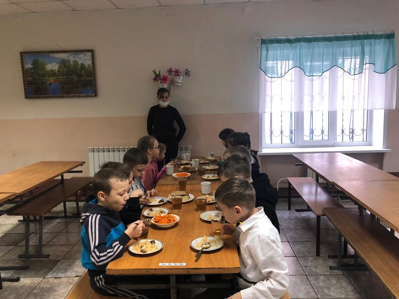 В Уруссинской школы №2 работает комиссия по контролю за организацией и качеством питания