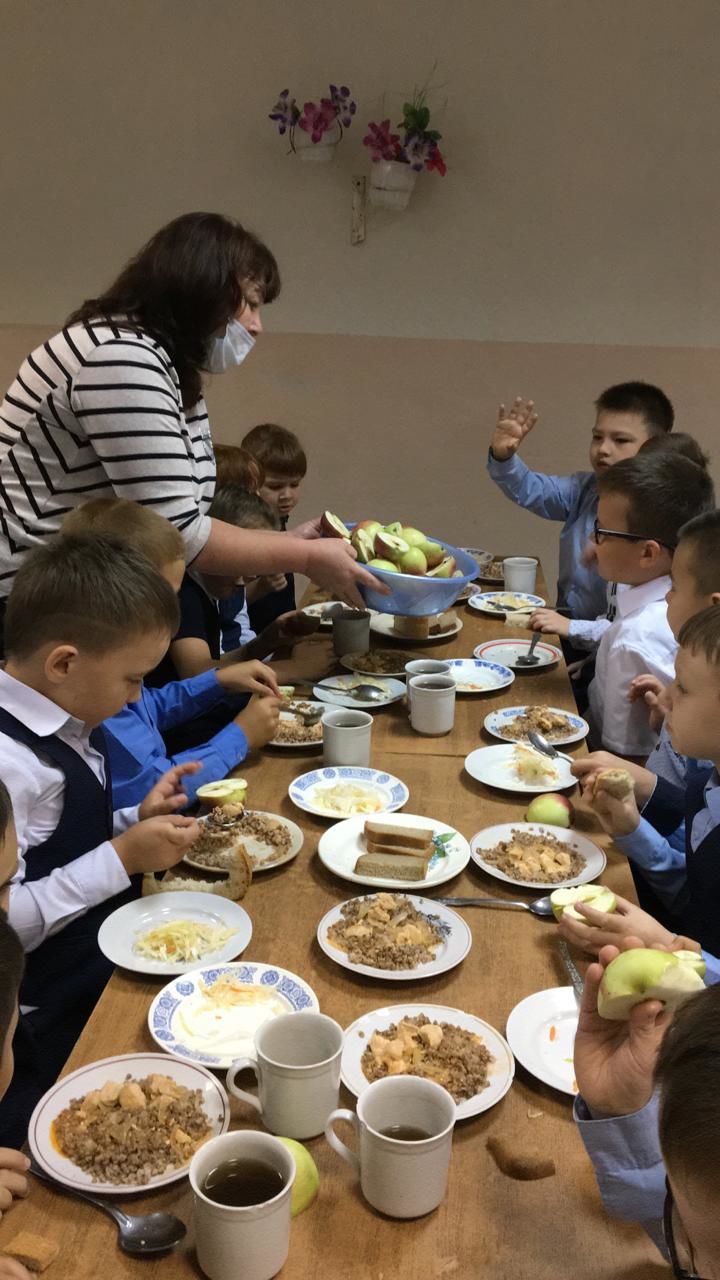 В Уруссинской школы №2 работает комиссия по контролю за организацией и качеством питания