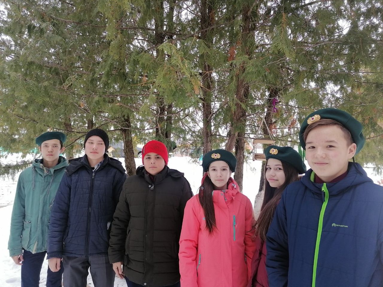 29 января активисты школьного лесничества "Зеленый патруль" организовали акцию "Поможем птицам зимой"❄