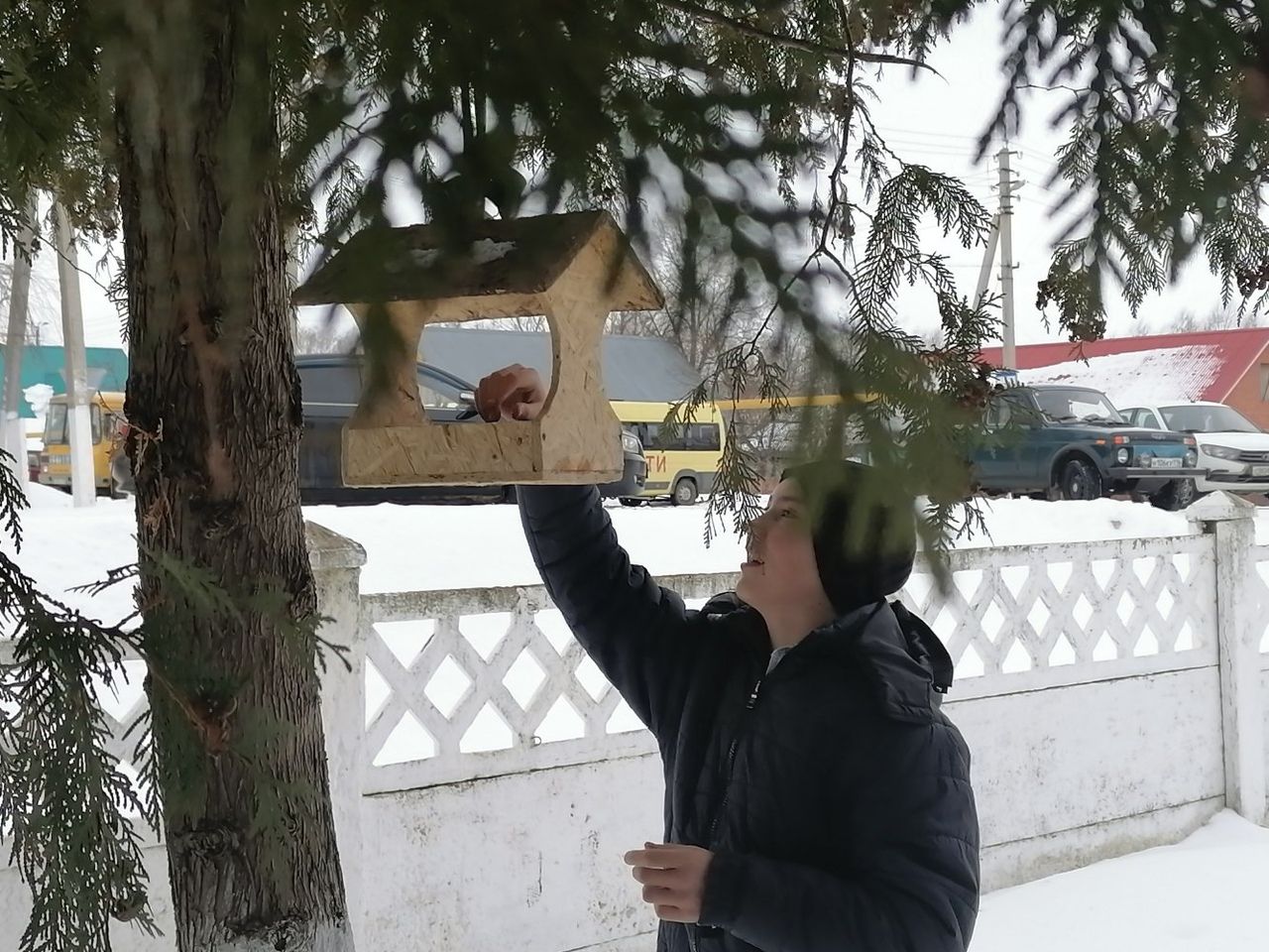 29 января активисты школьного лесничества "Зеленый патруль" организовали акцию "Поможем птицам зимой"❄