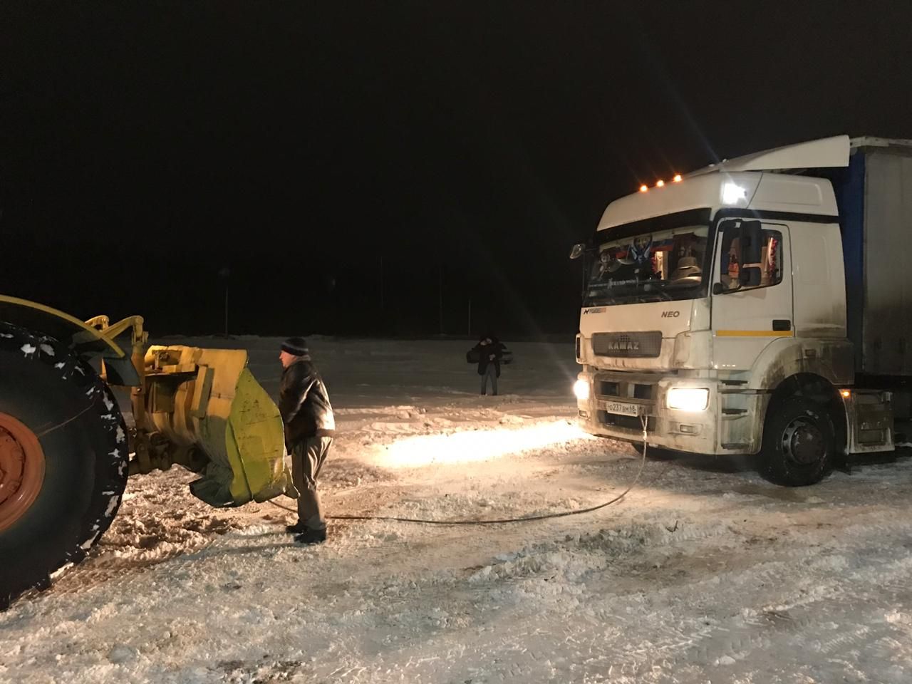 В Татарстане автоинспекторы освободили из снежного плена большегруз из Тамбовской области
