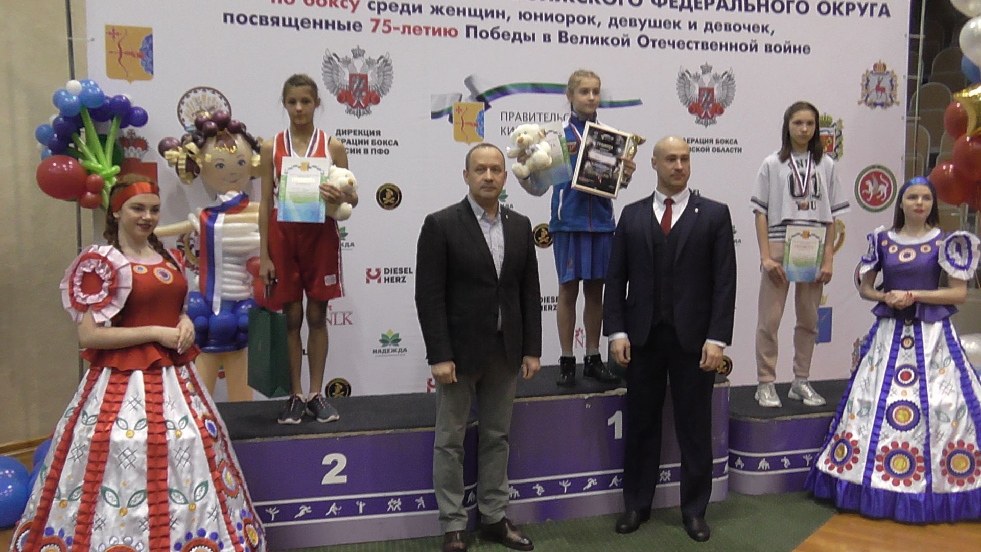 Аиша Неделькина из поселка Уруссу заняла второе место на чемпионате и Первенстве ПФО по боксу среди женщин, юниоров, девушек и девочек