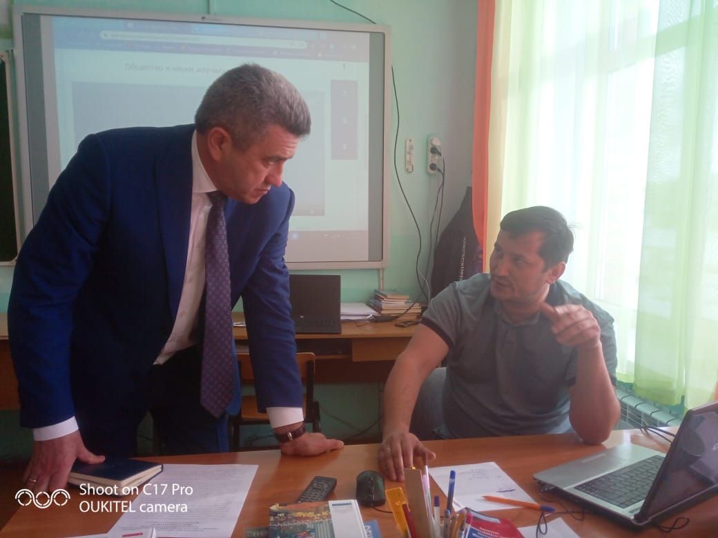 С рабочим визитом школу посетил​ ​ первый заместитель министра образования и науки Республики Татарстан