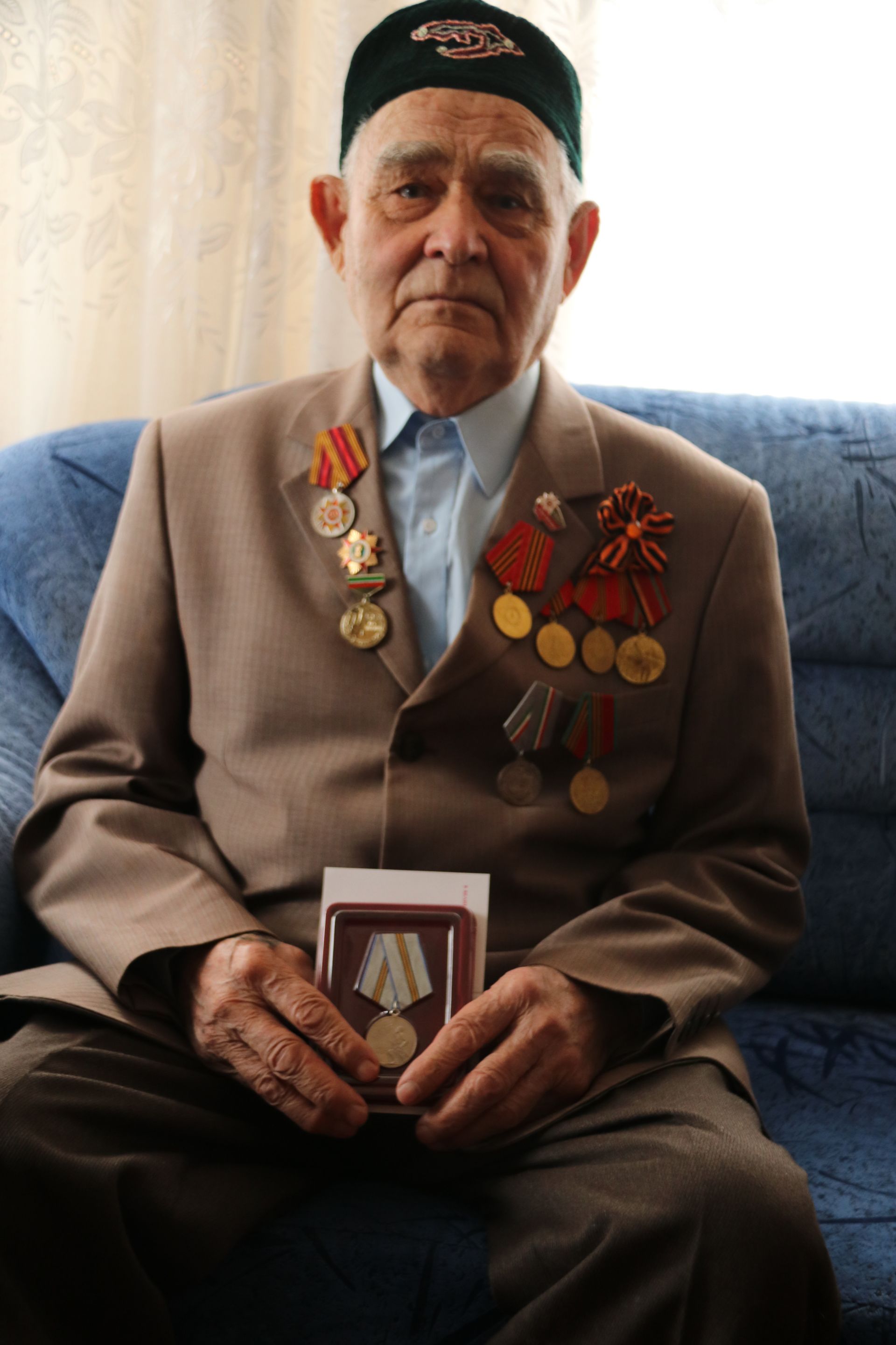 Ветераны Ютазинского района: на глазах – слезы радости, на груди – медали