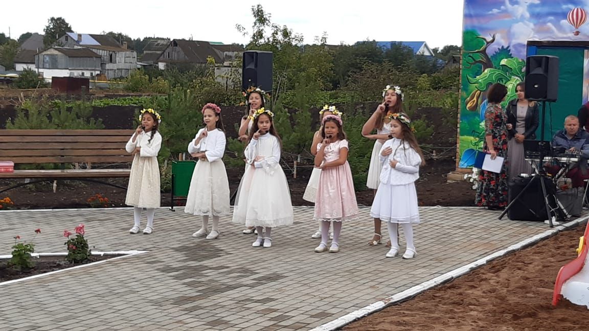 Вчера в селе Старые Уруссу состоялось торжественное мероприятие - в центре села открылся парк “Дружба”.
