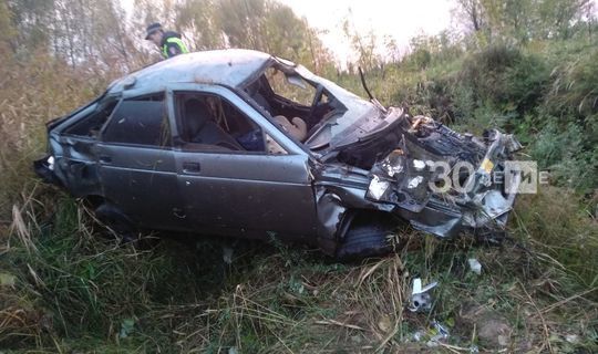 Три человека пострадали в вылетевшей с трассы в Татарстане легковушке