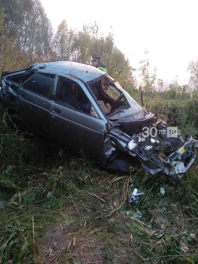 Три человека пострадали в вылетевшей с трассы в Татарстане легковушке