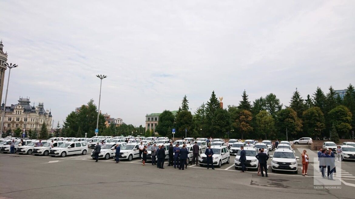 Районным больницам Татарстана 70 новых автомобилей
