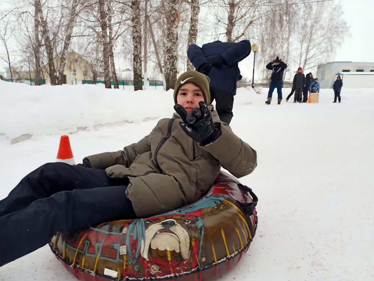 Сегодня педагоги Уруссинской СОШ №3 провели "Веселые зимние забавы".