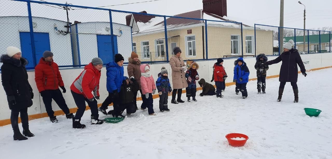 Сегодня педагоги Абсалямовской ООШ провели мероприятие "Семейные забавы".