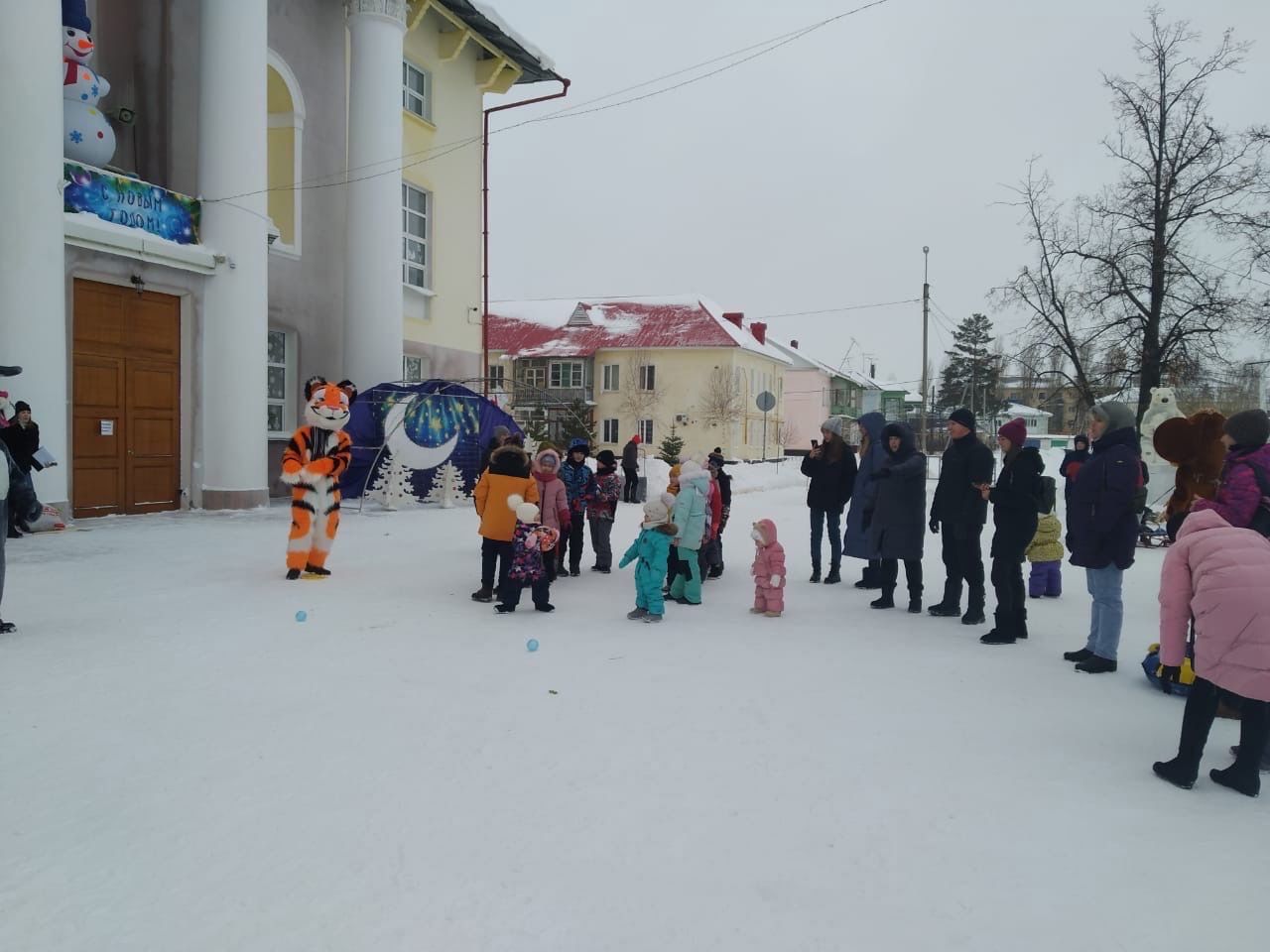 Светлый праздник Рождества Христова почитают православные христиане.