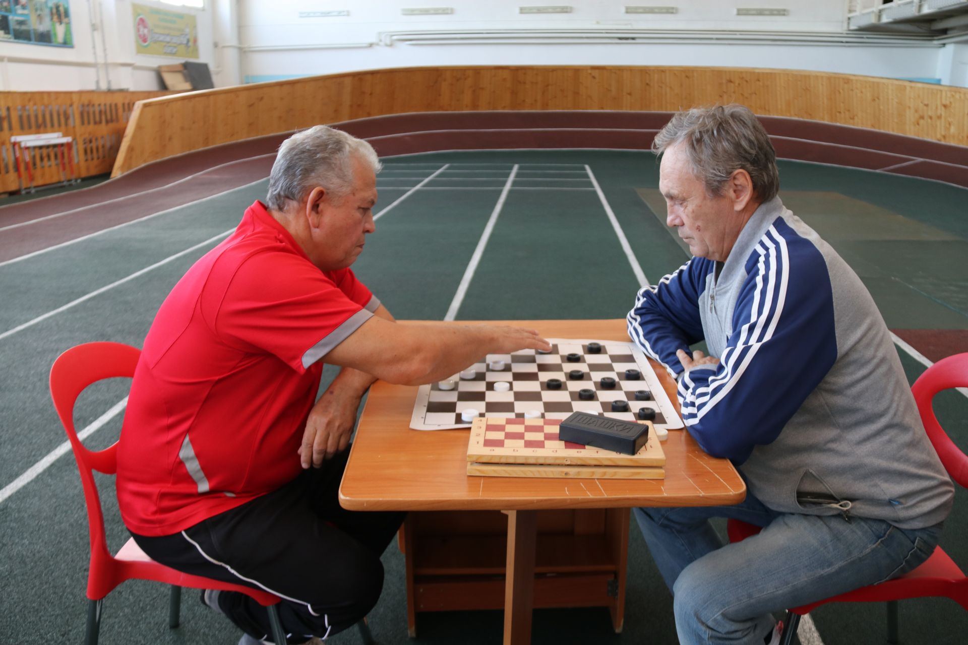 В рамках декады пожилых людей в СОК «Олимп» прошел шахматный и шашечный турнир