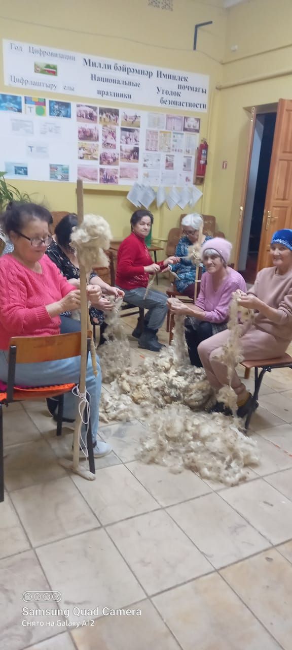 Процесс запущен: ютазинские женщины прядут шерсть