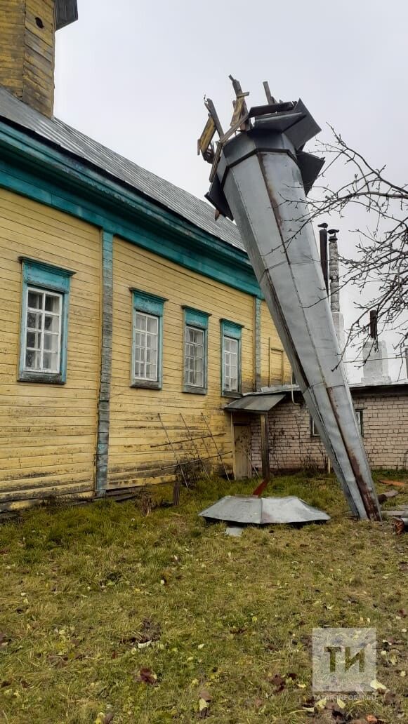 Сильный ветер снес часть крыши мечети в Высокогорском районе РТ