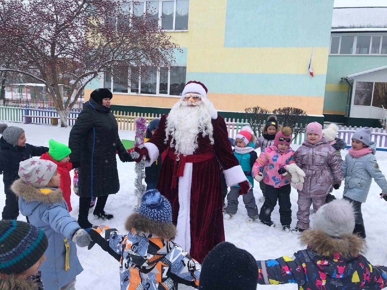 День рождения Деда Мороза отметили уруссинские детсадовцы
