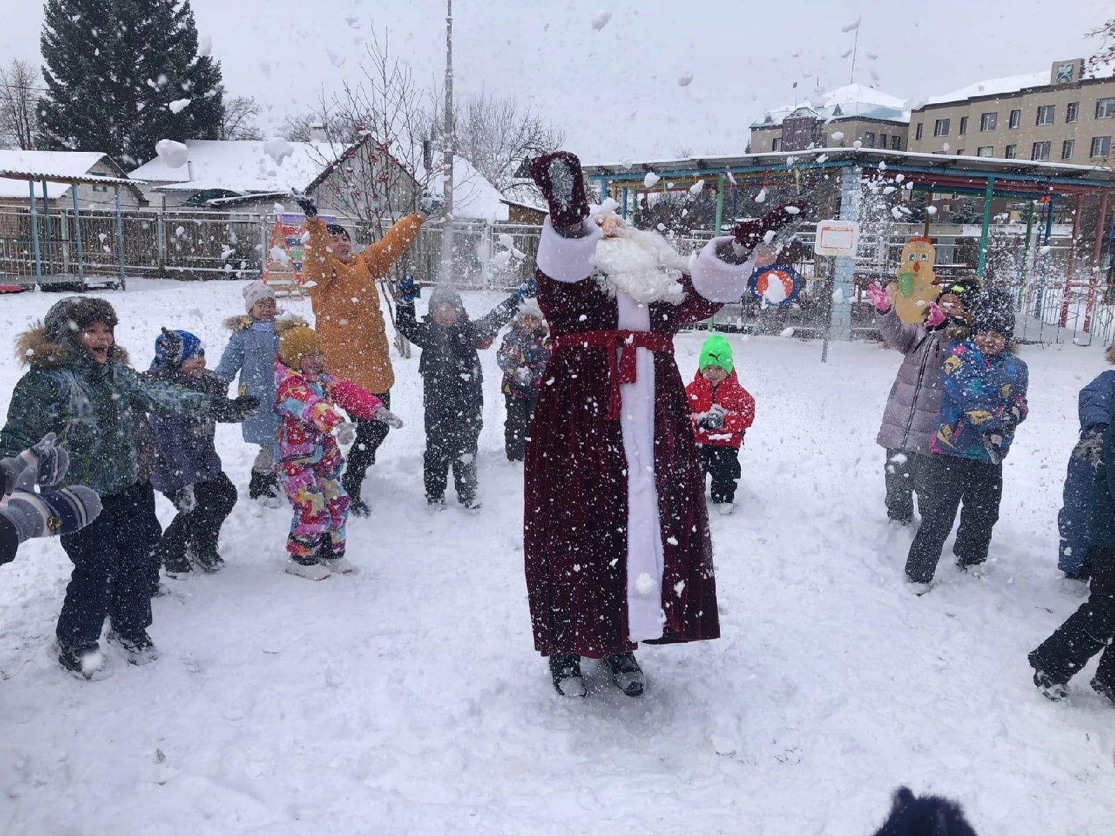 День рождения Деда Мороза отметили уруссинские детсадовцы