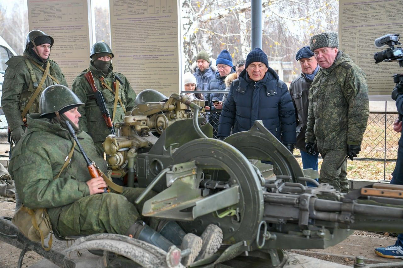 Рустам Минниханов посетил пункты размещения мобилизованных татарстанцев