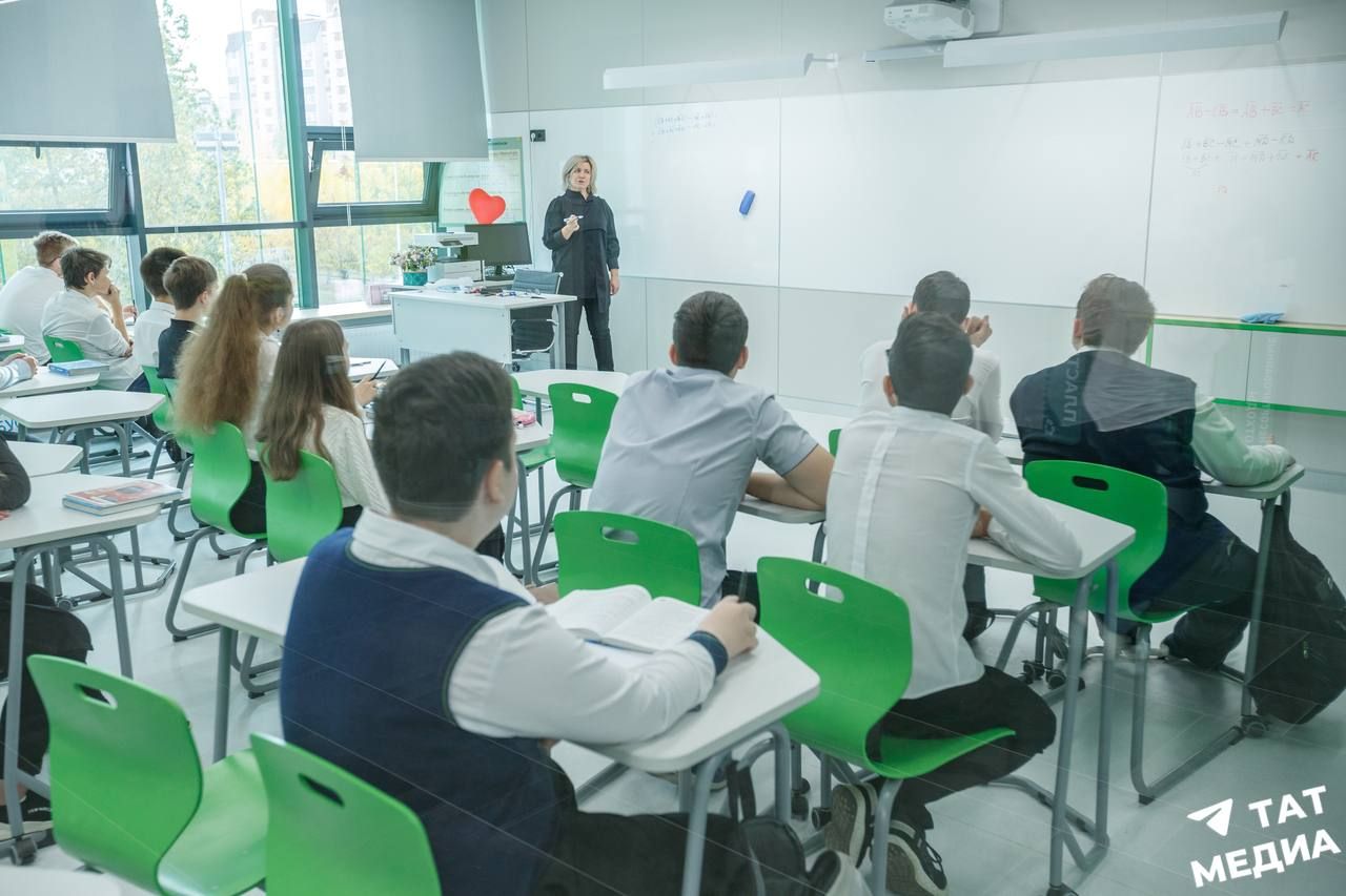 В Татарстане с нового 2023 года учителей ожидает повышение зарплат и удвоенная надбавка