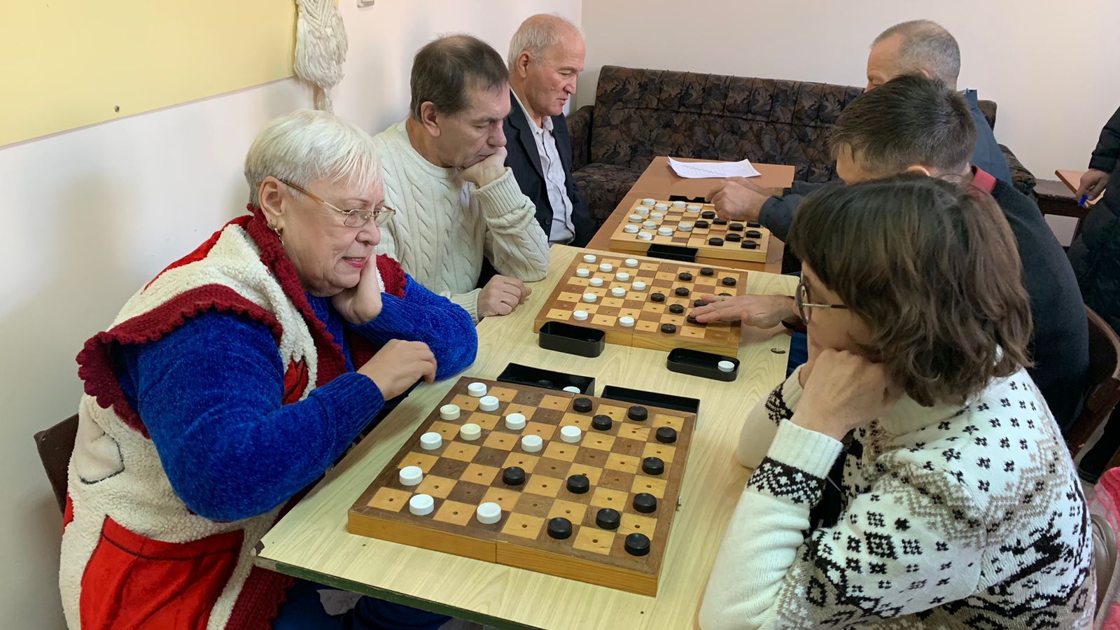 В Уруссу прошел турнир по шашкам в рамках декады инвалидов